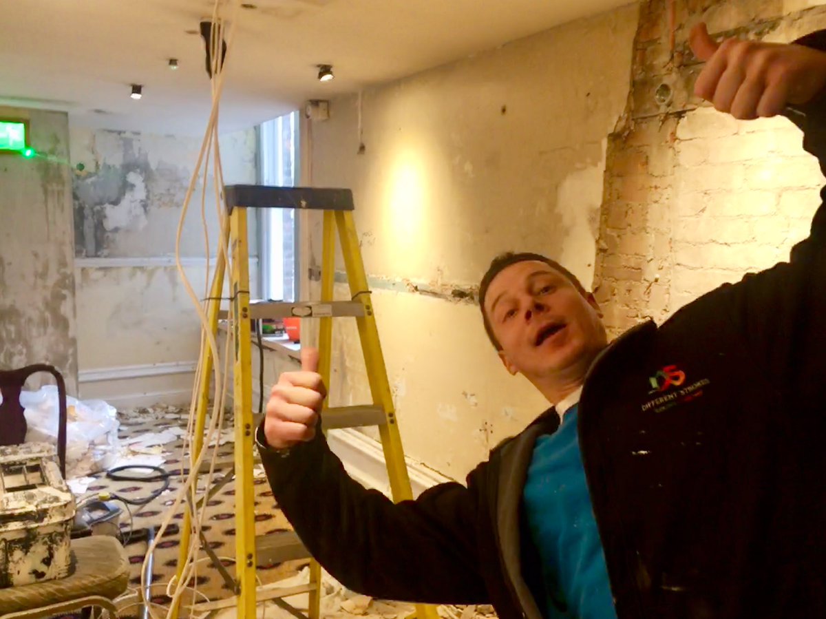 Royal Kings Arms tweet media