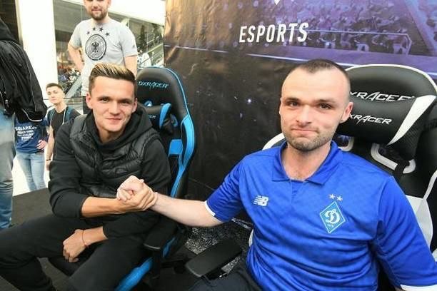 labotryas's tweet photo. Провели в субботу, 13 октября, фан турнир по FIFA 19 в Lavina Mall. Было круто🤘#ecdk #fcdk #fifa19 #lavinamall https://t.co/N1JdMhOSzv