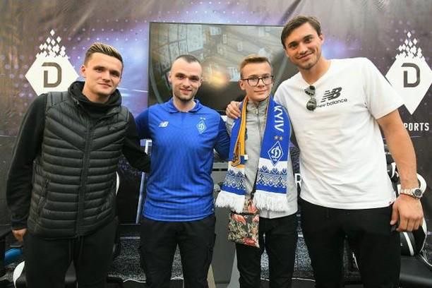 labotryas's tweet photo. Провели в субботу, 13 октября, фан турнир по FIFA 19 в Lavina Mall. Было круто🤘#ecdk #fcdk #fifa19 #lavinamall https://t.co/N1JdMhOSzv