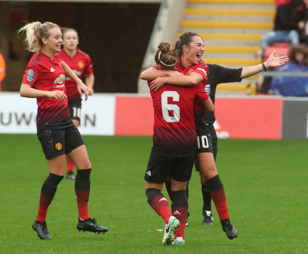 ManUtdWomen's tweet photo. HT: #MUWomen 1 Charlton 0. 

After controlling much of the first half United lead after a @katiezel goal in the 15th minute. It could have been more if not for a disallowed @KirstyHanson3 goal before Charlton hit the crossbar late on. https://t.co/xQR6kY2P37