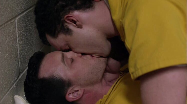 odio a ian con todas mis fuerzas y odio que mickey le vaya a querer toda su puta vida y odio esta serie de mierda pero mi hijo es FELIZ osea miradlE me da igual todooo