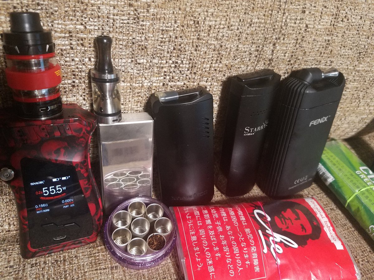 gangsong_vape's tweet photo. 週末から飲みすぎたんで、今日は休肝日にして、#CBD リキッドでマッタリします。

ニコちゃんはこの子達で摂取（笑）

#VAPE #ベイプ #電子タバコ 
#SMOK #MAGkit
#JUSTFOG #fog1
#Eleaf  #BASAL
#ヴェポライザー
#XVAPEFOG #XMAXSTARRY
#FENIX #CHE #シャグ https://t.co/BwWfbOOhgW
