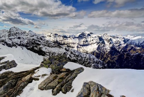DailyMirror's tweet photo. Brit mountain biker shot dead by hunter in French Alps 'may have been mistaken for fast-moving animal'
https://t.co/rAE4PqhwtN https://t.co/4wWzUBxj5p