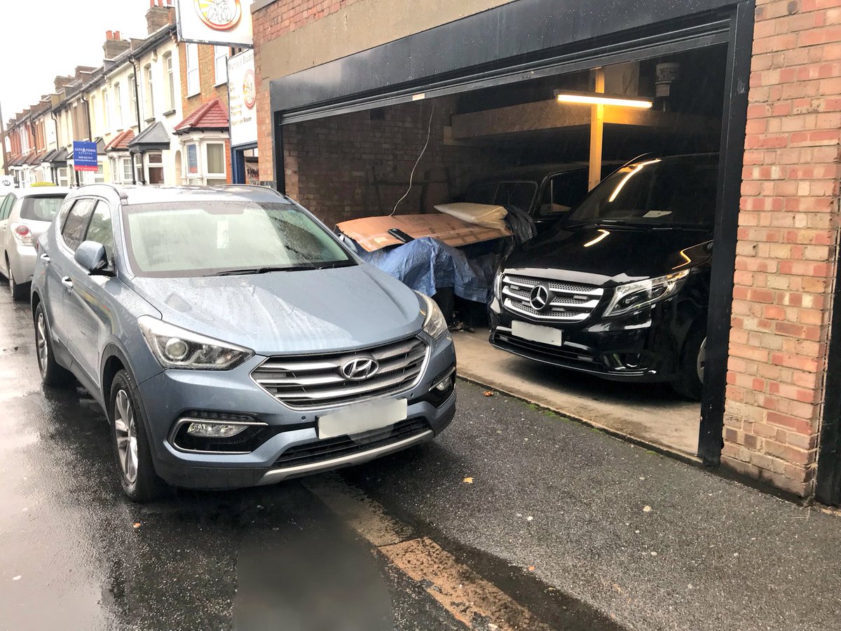 Staff from this funeral director have been blocked in for 2 hours & unable to attend a call for their services 

Unacceptable parking & the driver has finally been found & given a ticket!

@wfcouncil do you have a contact number to discuss road markings please? #PartnershipWork