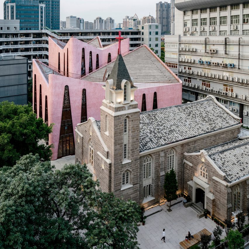 dezeen's tweet photo. Inuce completes pink pebbledash church hall in Fuzhou https://t.co/b7TI6tx7JB https://t.co/sbdshBPGvF