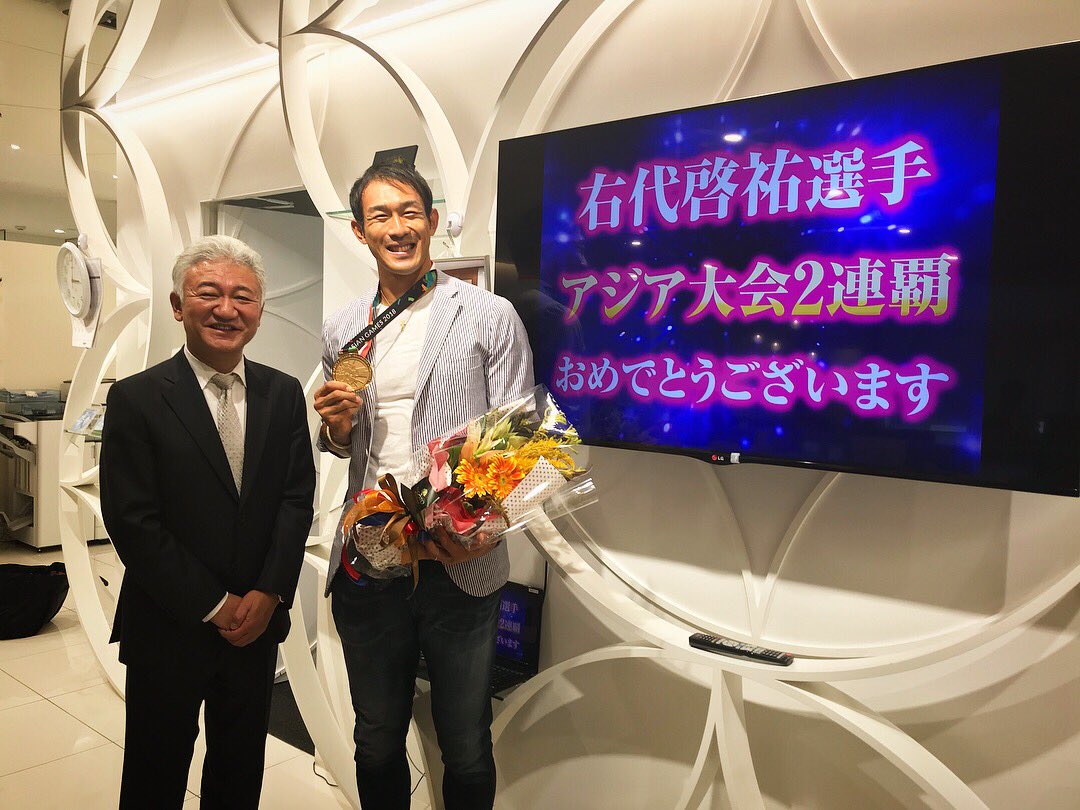 ushirokeisuke's tweet image. リカバリウェアと寝具のサポートしていただいている、アライヴンの大井社長にアジア大会の報告をしに六本木の本社へお邪魔しました。
大井社長とも、4年ぶりにお会いして話が出来てとても刺激的な時間を過ごさせていただきました。
#感謝
#ALIVEN