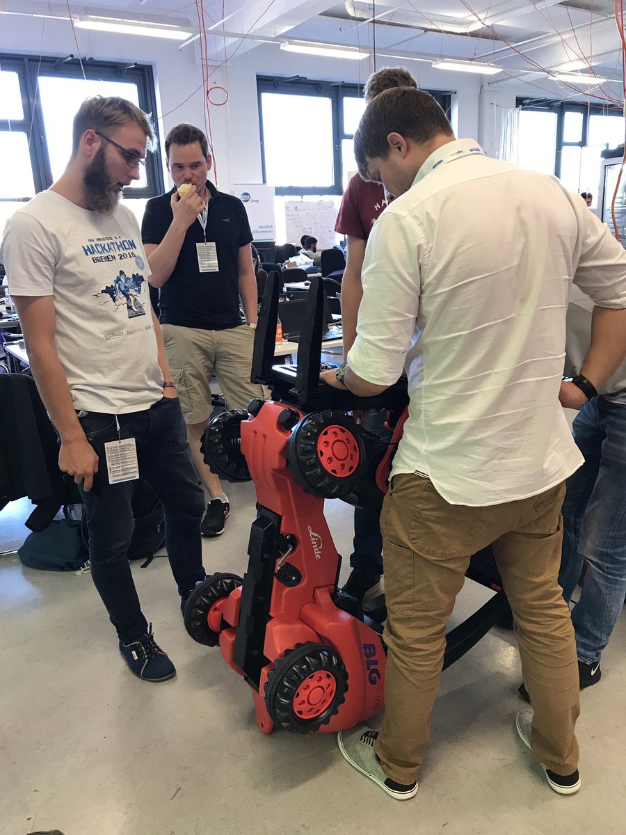 pio__piotrowski's tweet photo. Team working on @BLGLOGISTICS Challenge at #hackhb18 https://t.co/ltkdLhM76r