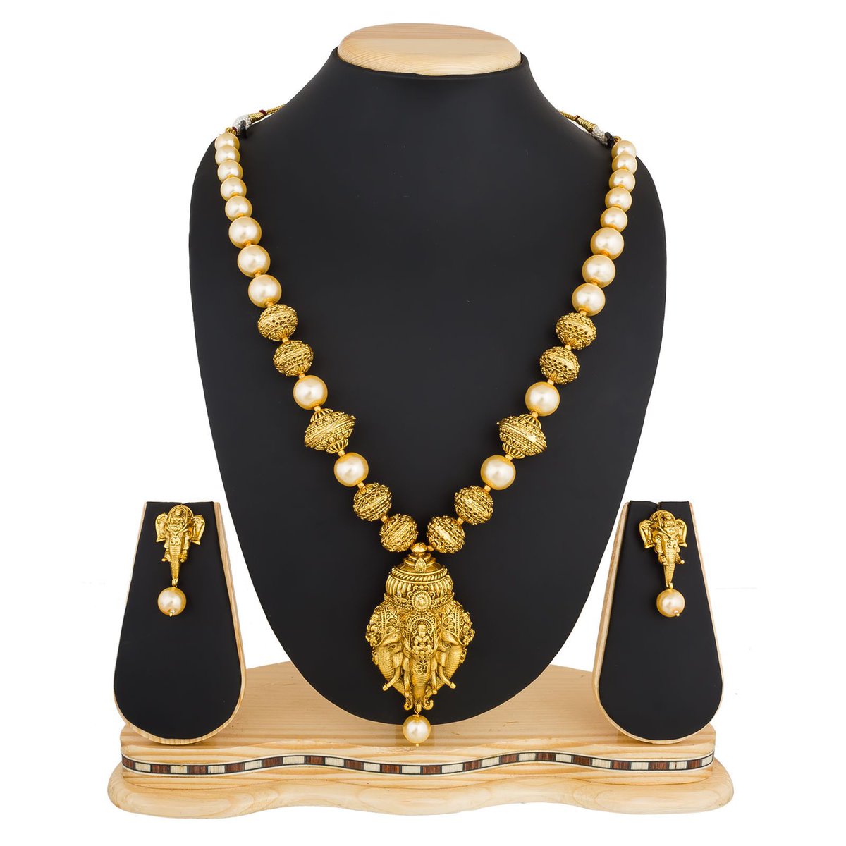 craftnshop's tweet photo. This Navratri, Looking for Religious Jewelry Sets ?? You are Just a Click Away !!
Click to Order Now :- https://t.co/F8VMdiH4z9
#jewelries #jewelryaddict #jewelrydesign #jewelrydesigner #jewellery #necklace #necklaces #earrings #templejewelry #jewelrylover https://t.co/KnAsSuOlOE