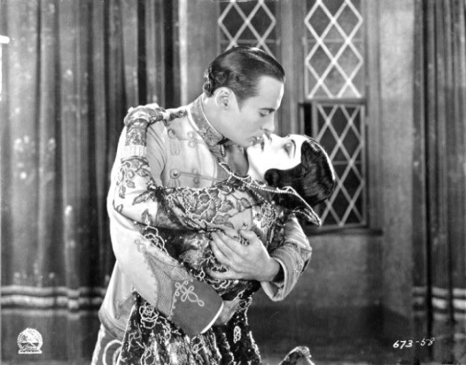Mirantwitt's tweet photo. And so, another @pordenonesilent comes to a close & the silent film fam of the world say their farewells for another year. My highlights of #GCM37:
Captain Salvation
L’Auberge Rouge
Smouldering Fires
The Parson’s Widow
L’Atlantide
Forbidden Paradise
The Golden Abyss https://t.co/2RE9tVk4ig