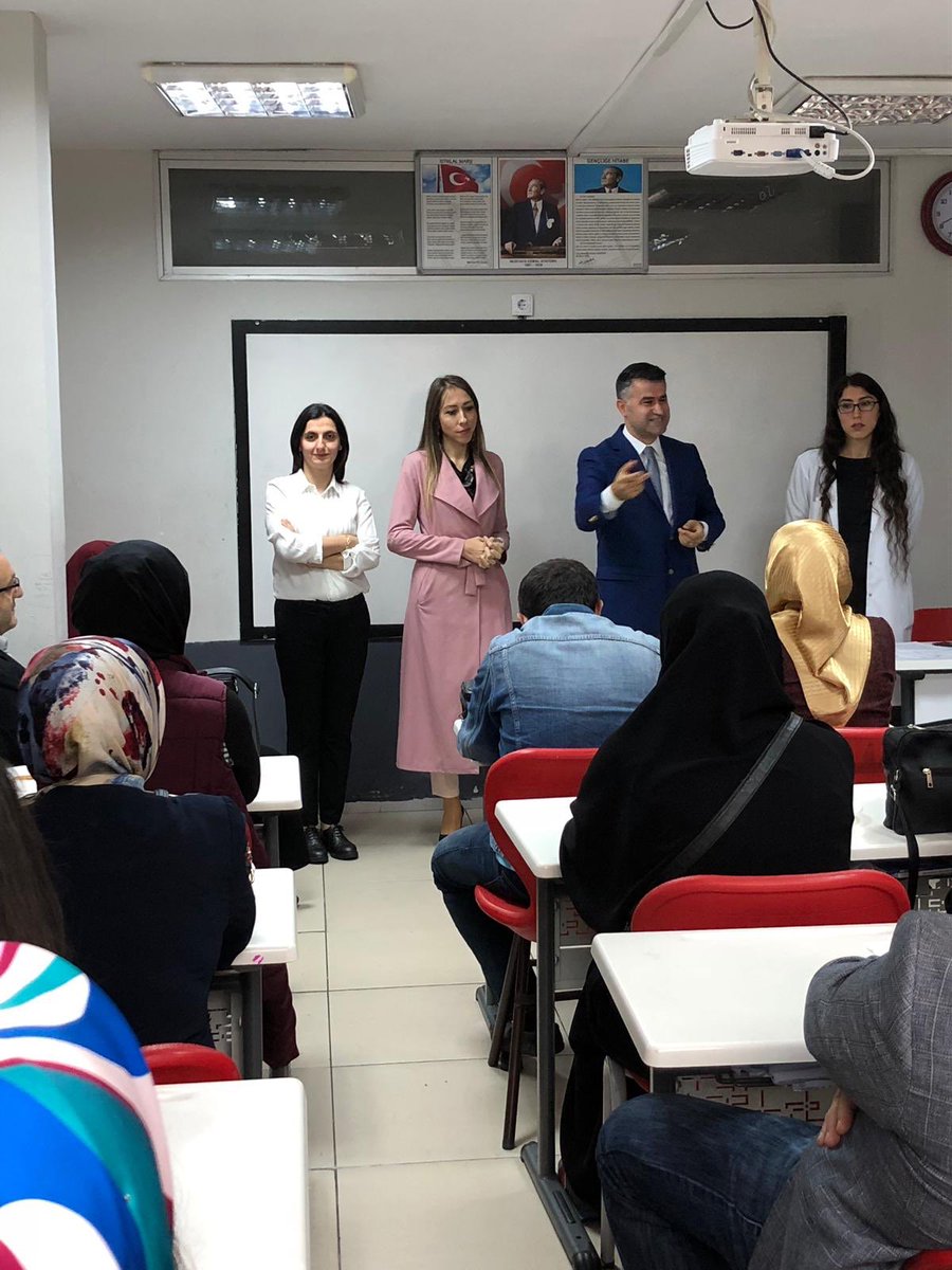TomurcukEgitim's tweet photo. Tomurcuk Ortaokulu veli toplantısına Tek Grup genel müdürü Özgür Çem ve genel müdür Yardımcısı Çiğdem Köseoğlu katılarak velilerle buluştular. https://t.co/t5JWJ1EG35