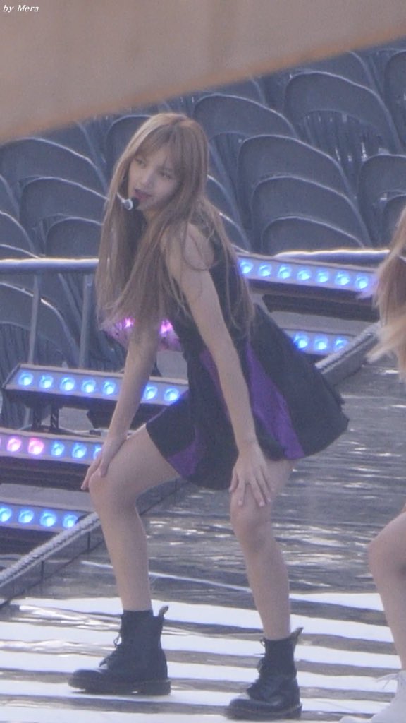 mm_mmiiks's tweet photo. น้องไม่อ่อนโยนนนน 😍😍😍 #Blackpink #Lisa https://t.co/FYmP5EgTVX