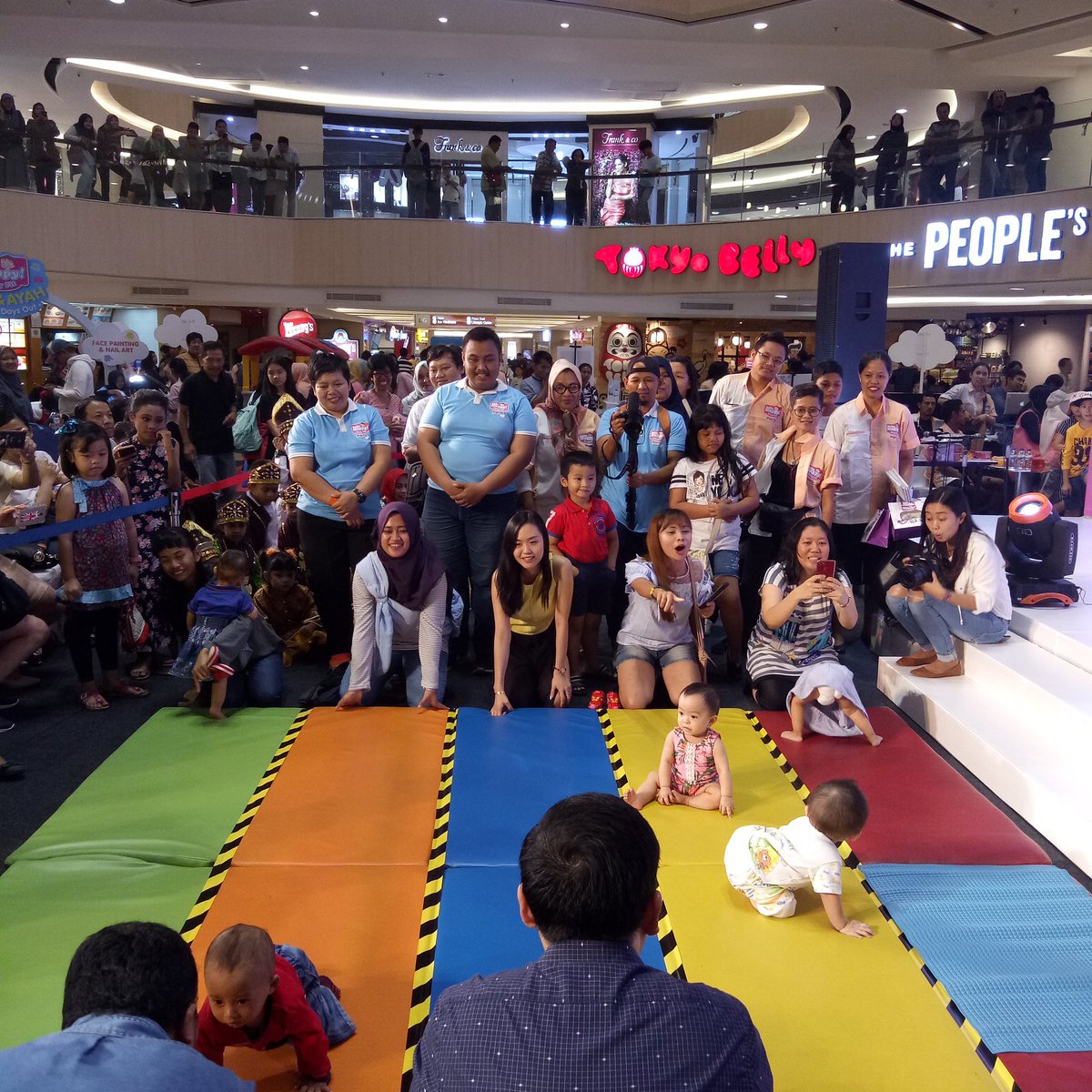 Ayahbunda's tweet photo. Ayo merangkak ke Ayah, nak!
#newpackrelaunch #eventayahbunda #happydaysout #babyhappybodyfitpants #babyhappysby https://t.co/HsZTfWcxL0