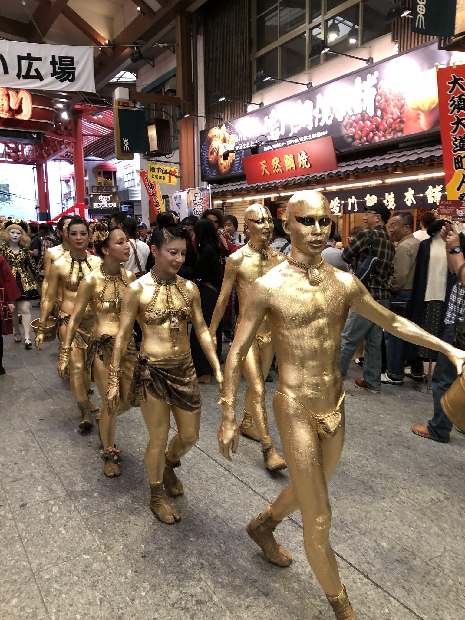 金粉ショー 大須 