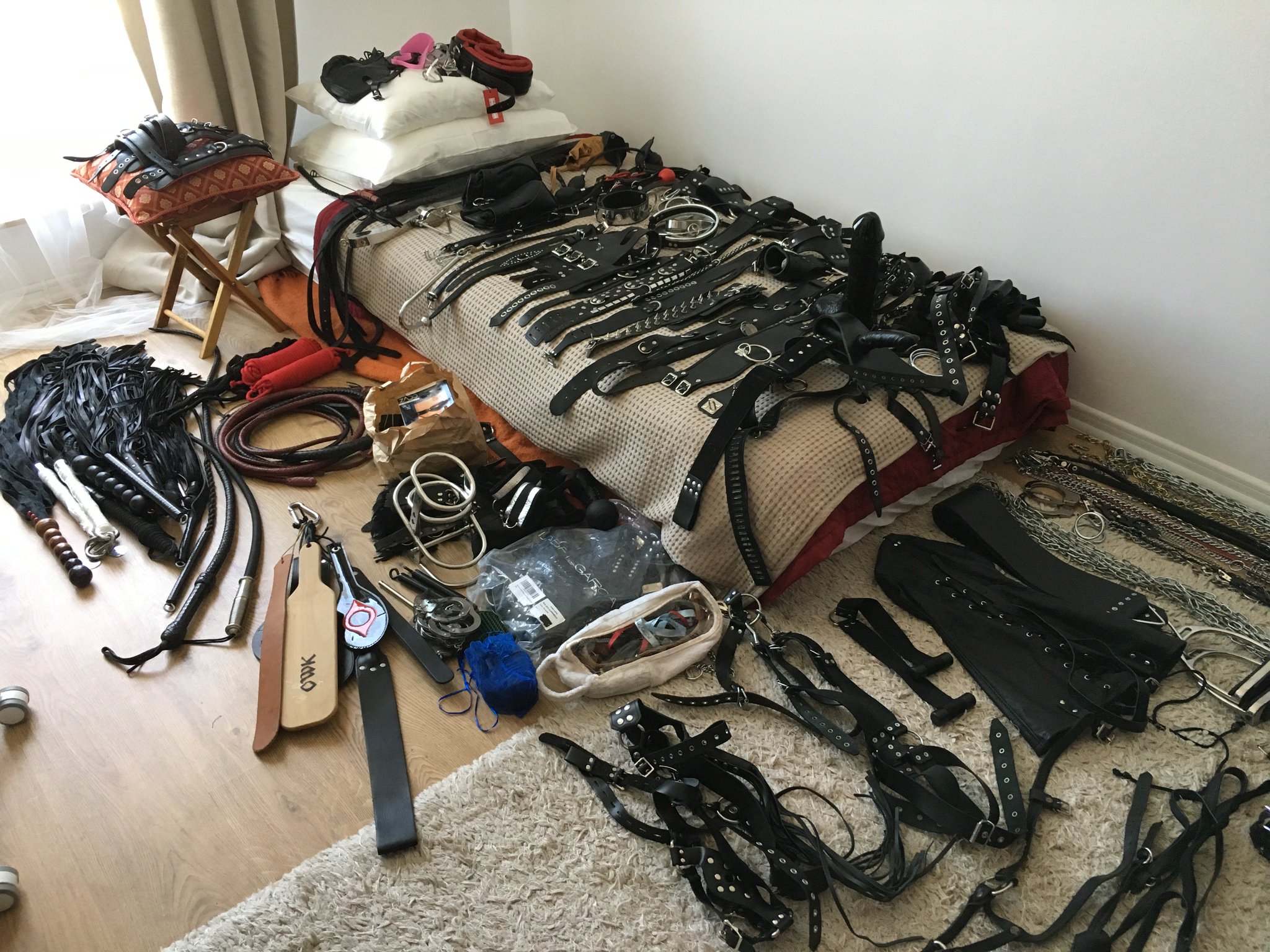 sit slave of Ezada on Twitter "After sorting out another box of Her ... sit slave of Ezada on Twitter "After sorting out another box of Her ...