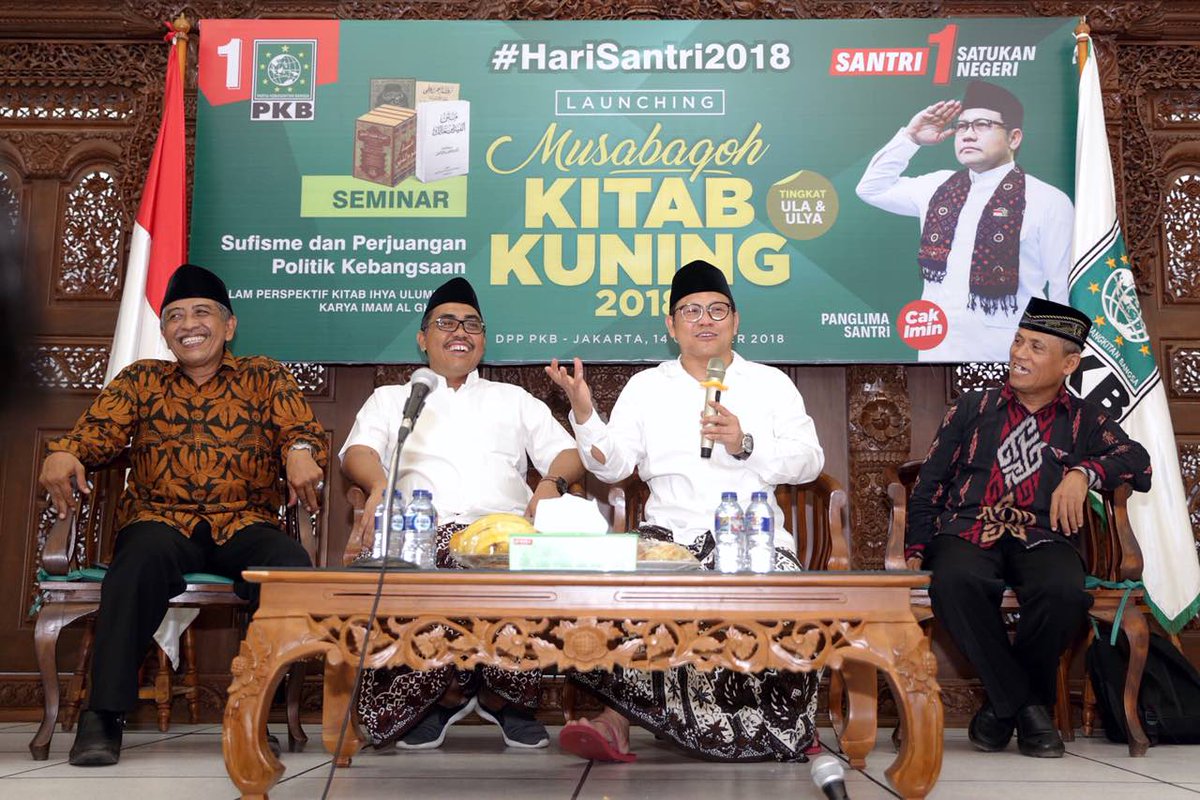 santripanglima's tweet photo. Panglima Santri @cakimiNOW bersama Ketua Panitia #MusabaqohKitabKuningPKB @Jazilul_Fawaid dan narasumber di @DPP_PKB ...π https://t.co/Iy25th8lbf