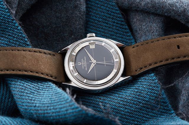 analogshift's tweet photo. Polerouter. Hotter than molten lava. That visual enough? Try wearing it for a day. Link in bio! Inquiries to info@analogshift.com. #ASMacroWeekend.
.
.
.
.
#ug #vintageug #universalgeneve #polerouter #ugpolerouter #glossdial #glossy #new #nyc #light #photography #watchpassio… https://t.co/kyYgNUNRqw