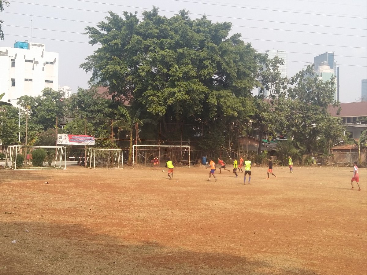 Tititentrem1's tweet photo. lapangan pejompongan. 
#groundhopping https://t.co/c2BM0cJn5f
