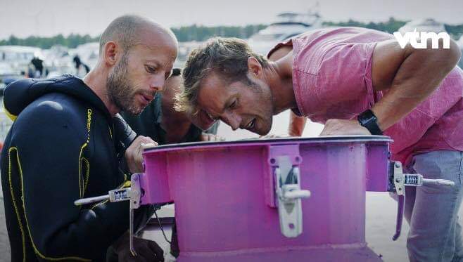 weareNEWTON's tweet photo. Nu donderdag 18/10 om 20.35h op VTM, #hetlichaamvancoppens met... oh ja, muziek van #NEWTON! Letβs build a submarine! https://t.co/y7C6uIEWyr