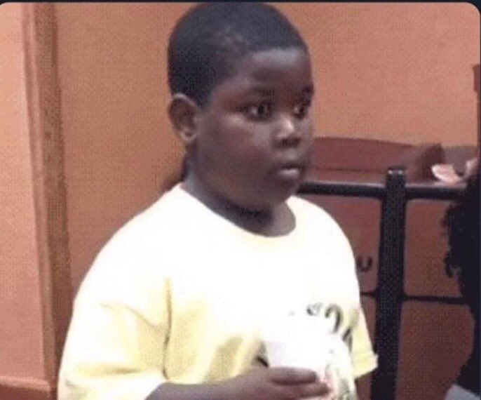 لما الدكتور يجي عند ورقتك في الاختبار و يطالع فيها بعدين يقول " يا شباب اقروا السؤال زين "