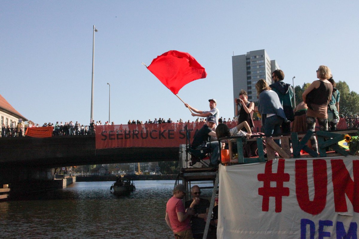 ¡¡IMPRESIONANTE manifestación antifascista ayer en Berlín con más de 200.000 personas!! #Unteilbar

Nuestra organización hermana <a href="/SAVonline/">sozialismus.info</a> en 1ª línea de batalla. Lee aquí su artículo 'La violencia de la extrema derecha y cómo combatirla'👇🏼
izquierdarevolucionaria.net/index.php/inte… #FelizDomingo