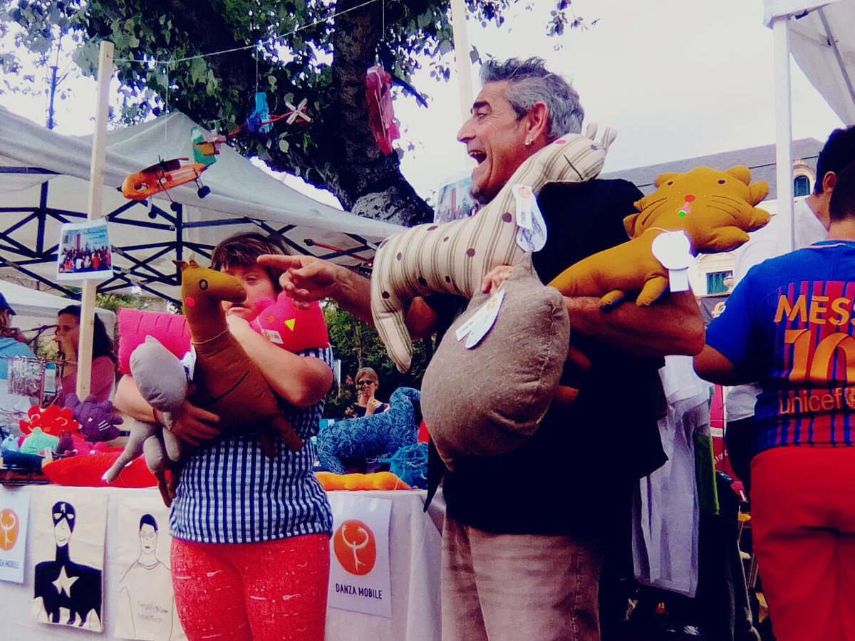 danzamobile's tweet photo. #hoy toca disfrutar de cosas bonitas #handmade en el #sohoalameda estaremos toda la mañana y hasta las 19h Te esperamos!!! https://t.co/hlLUr6HKAo