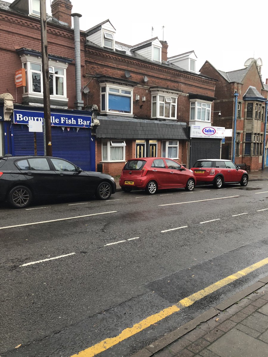 chillaxed1's tweet photo. So we didnโt need to move our car to clear our road for the great Birmingham run as no one else has bothered...@BCC_Help #blockingtheroad #GreatBirminghamRun #notimpressed #wherearethetowtrucks https://t.co/nXTjU0iK1C