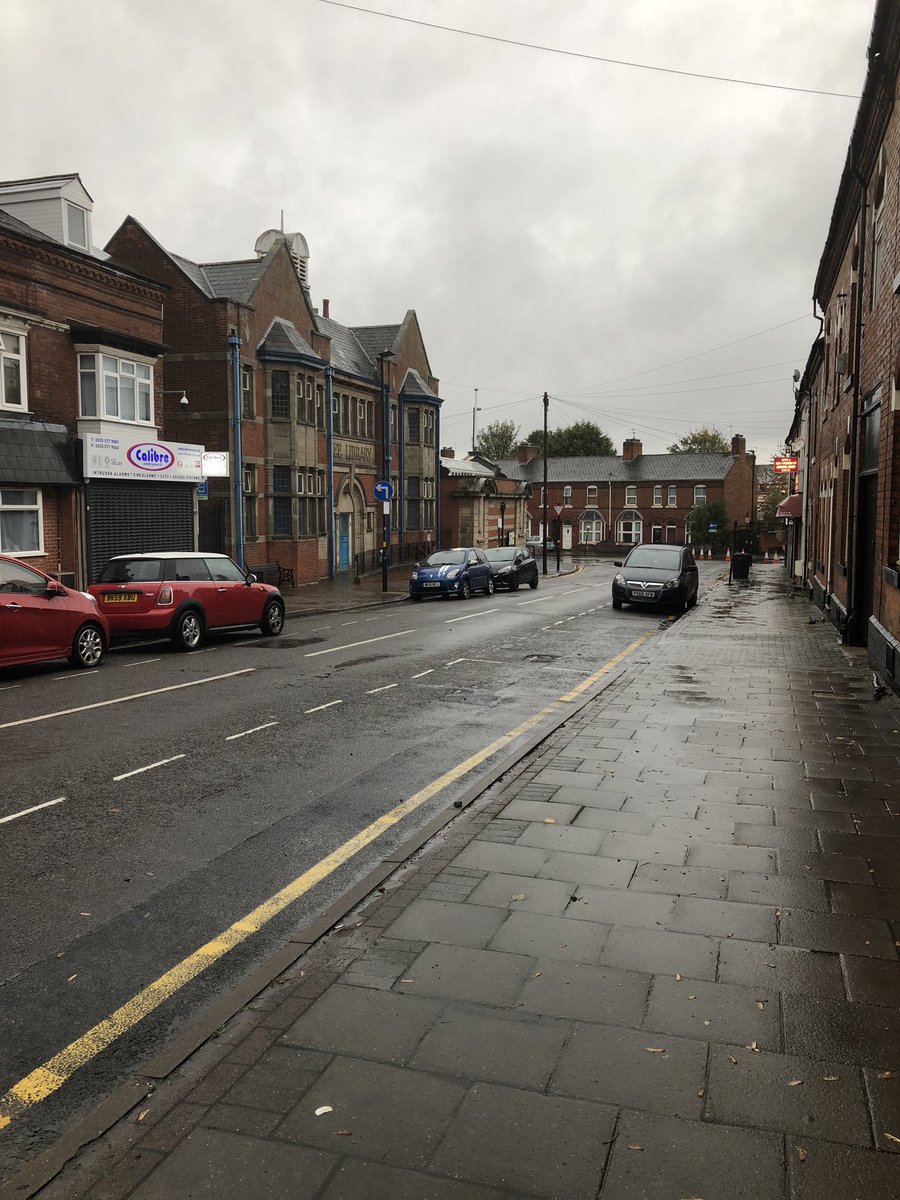 chillaxed1's tweet photo. So we didnโt need to move our car to clear our road for the great Birmingham run as no one else has bothered...@BCC_Help #blockingtheroad #GreatBirminghamRun #notimpressed #wherearethetowtrucks https://t.co/nXTjU0iK1C