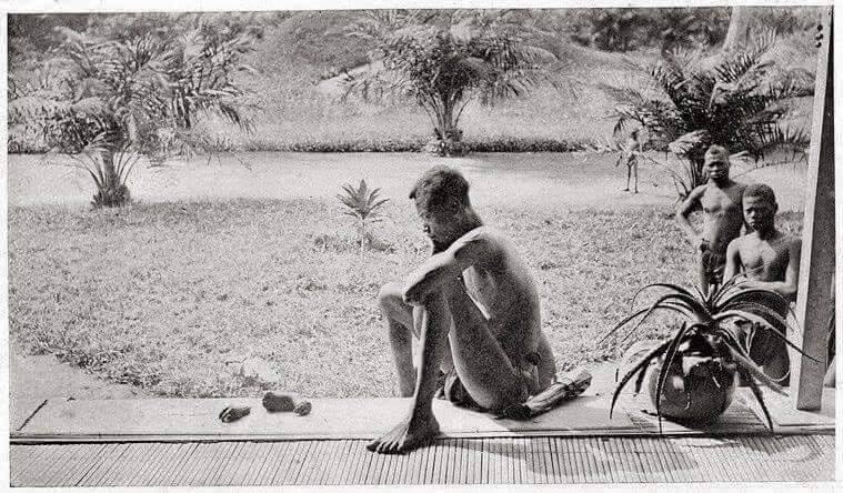 BlkHistStudies's tweet photo. A Congolese father looking desperately at the amputated limbs of his daughter. The amputation was a punishment for failing to meet his rubber quota. This is Leopold II. #CongoWeek2018 #CongoWeek #BreakingTheSilence https://t.co/UqusOeQmVA