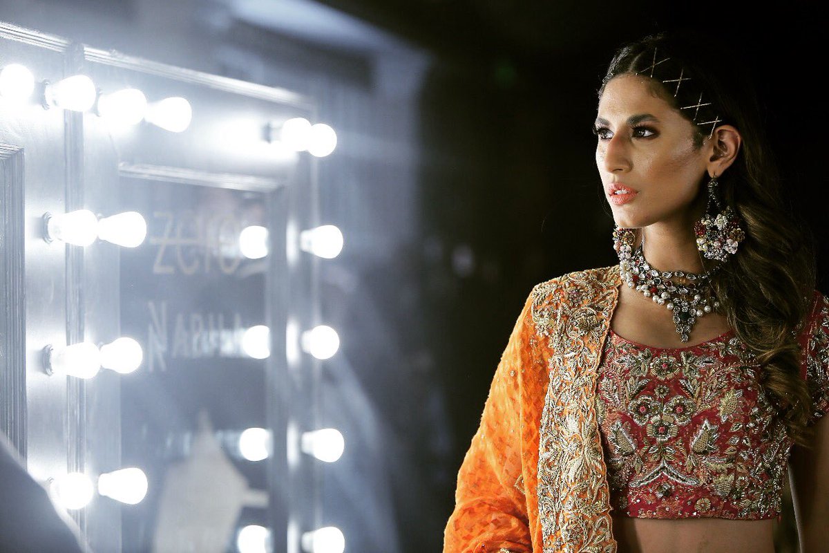 humaadnan's tweet photo. The color the craft and the whole styling. So much light in one frame. #fpwf18 #humaadnan #humaadnanbride #karachi #fashionweek #bridalmakeup #nabila #brides #pakistaniwedding https://t.co/1RtVANGa8L