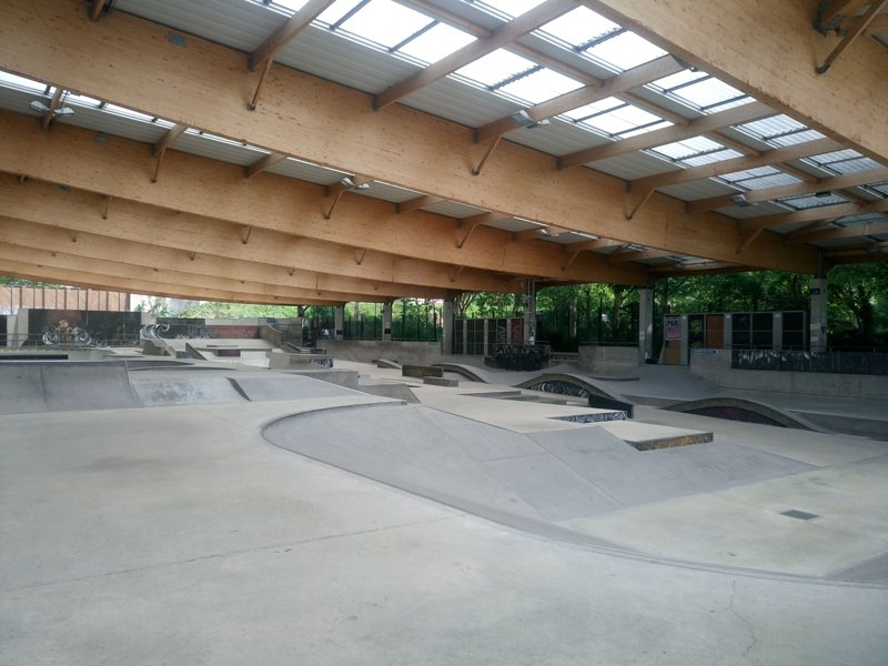 Paris's tweet photo. Dans le cadre de la Fête des Vendanges de Montmartre le grand skatepark Espace Glisse #Paris18 vous accueille le temps d’un déjeuner à un pique-nique insolite #FDVM2018
👉 https://t.co/fr71lKvjxa https://t.co/vp5TtHRVtz