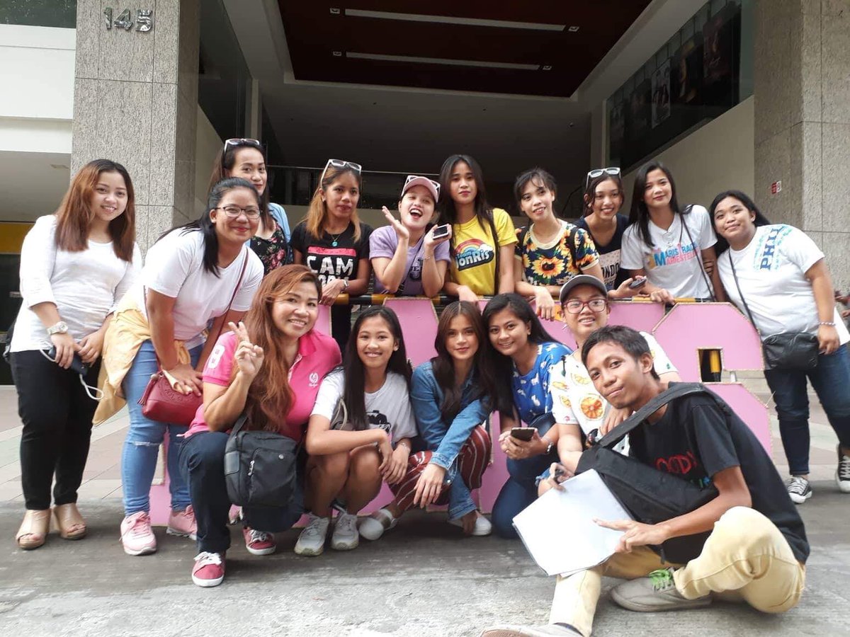 Mariestellersss's tweet photo. Maraming salamat Mariestellers! Salamat din Maris sa pagmeet sa Team Live. Mahal na mahal ka namin. @MissMarisRacal 

Text: 
MOR MANILA DYIS SUGAROL BY MARIS RACAL
Send to 2366

Stream Sugarol on Spotify&amp;YT
https://t.co/QQGXN0FUGA

@mor1019 #DyisIsItManila Sugarol by Maris Racal https://t.co/AUT83C1F8J