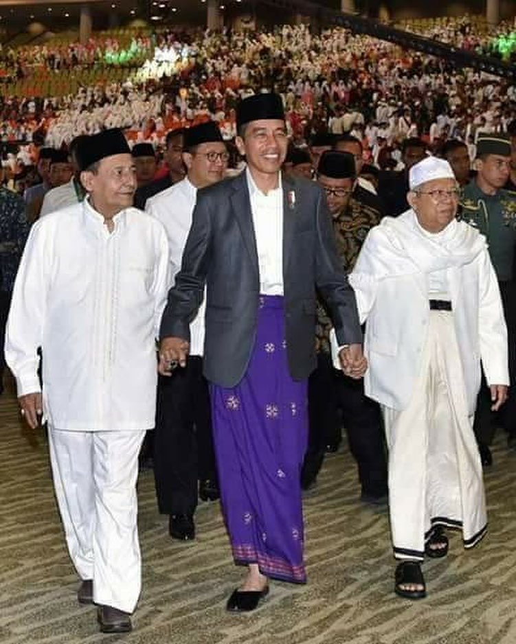 ardan7779's tweet photo. Dasar Pemerintah Kriminalisasi Ulama...!
Presiden Antek PKI..!
Rezim Anti Islam..! Anti Ulama..!
*kata mereka. Nyatanya...
#MusabaqohKitabKuningPKB #UninstallGojek #JokowiLagi #PrabowoSandi #JokowiMaruf2019 https://t.co/px0vuMlLdJ