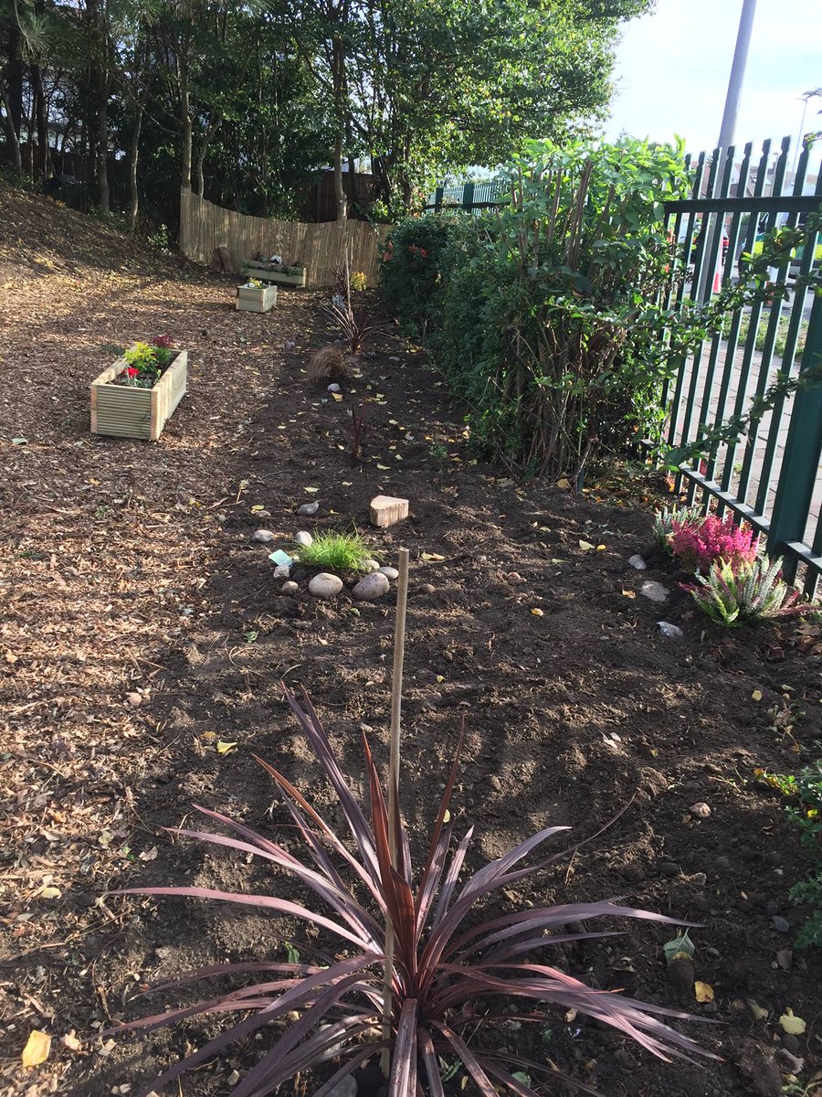 thochorg's tweet photo. @thochorg @GroundworkLON #Ourspace @BarnetParks Thanks to #ChildsHill #volunteers for a great job of inter-generational collaboration at BasingHillPark #community #wellbeing #WheeliO. #Ourspace looks gr8tππ½ππ½ππΎ https://t.co/vsvYXdWWpd