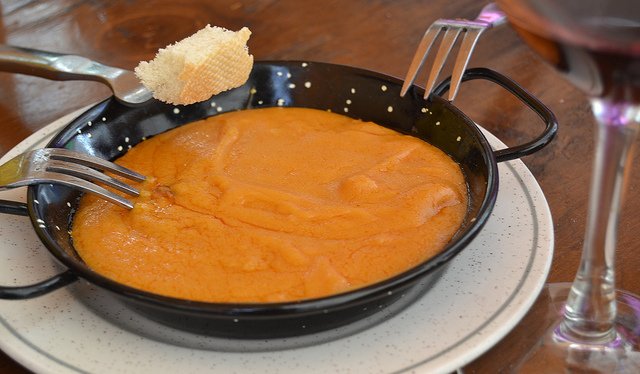 turismoclm's tweet photo. Hoy apetecen unas #gachas calentitas ¿verdad? Los amigos de @vinodelamancha nos dan aquí la receta: https://t.co/Bfwd7a9oTz😋
La #gastronomía de #CastillaLaMancha, que se queda #Enunlugardetuvida #FelizDomingo https://t.co/MvUfnSvBJT
