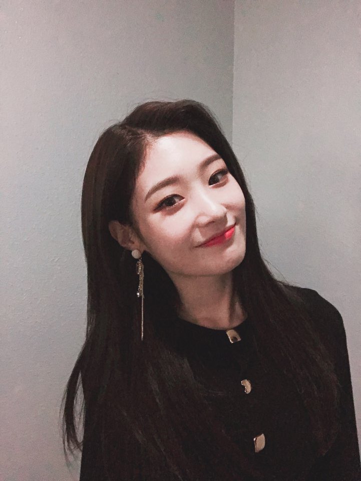 dia_official's tweet photo. 오늘도 에이드가 보내준 응원덕분에 즐거운 마무리를 할수 있었어요💕 행복한 주말 보내세요! 그리고 감기조심😘 
#다이아 #DIA https://t.co/YOxnI4k9Tm