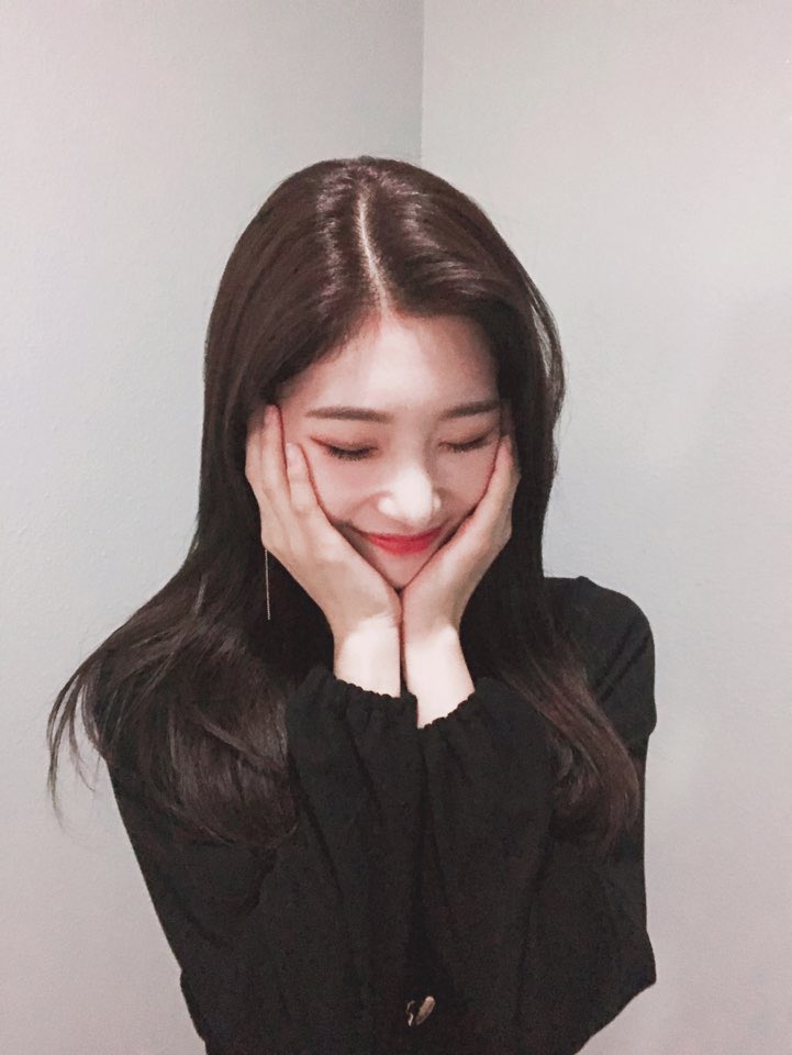 dia_official's tweet photo. 오늘도 에이드가 보내준 응원덕분에 즐거운 마무리를 할수 있었어요💕 행복한 주말 보내세요! 그리고 감기조심😘 
#다이아 #DIA https://t.co/YOxnI4k9Tm