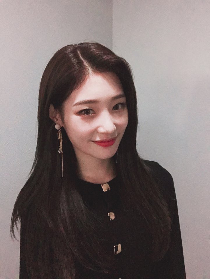 dia_official's tweet photo. 오늘도 에이드가 보내준 응원덕분에 즐거운 마무리를 할수 있었어요💕 행복한 주말 보내세요! 그리고 감기조심😘 
#다이아 #DIA https://t.co/YOxnI4k9Tm