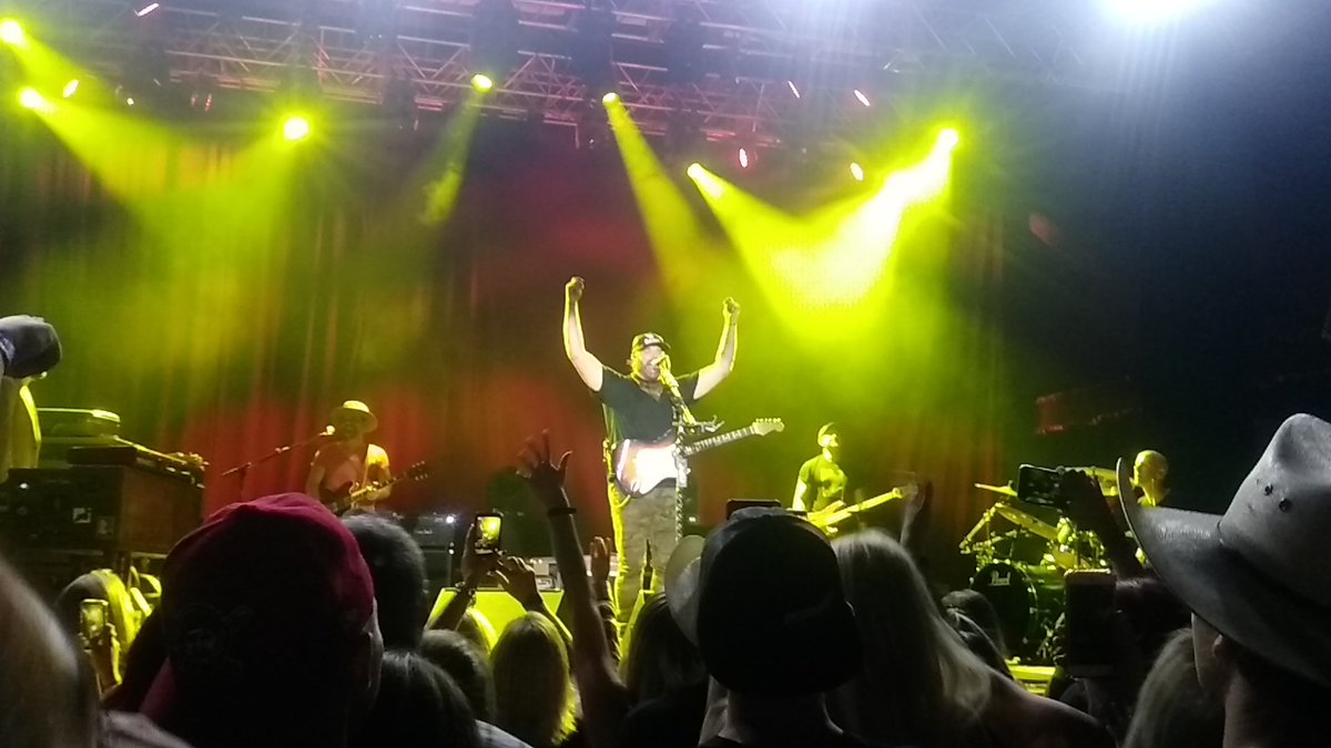 DBDAN61's tweet photo. My ears are still ringing from the concert. Time and money will spent. Thanks for the show @RandyHouser! @HOBAnaheim #magnoliatour https://t.co/13Ha9jUeWu