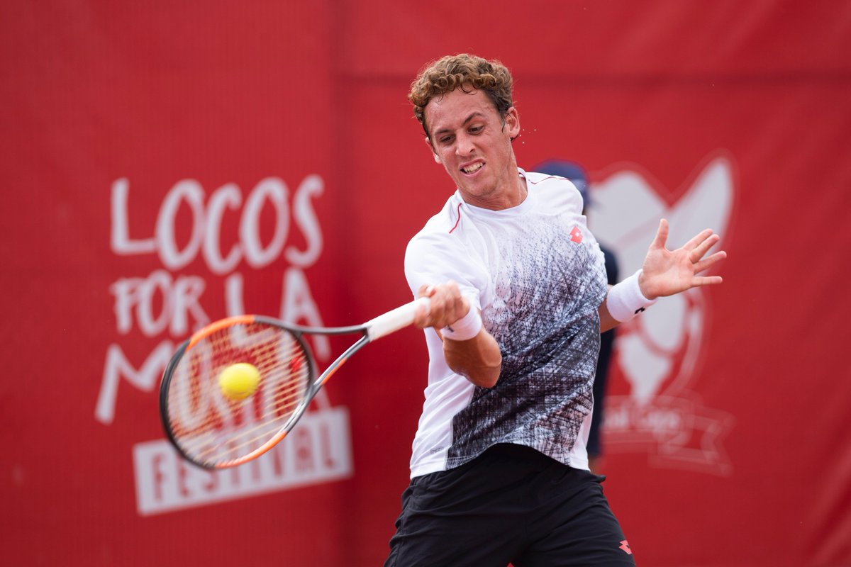 EmilioSanchezBn's tweet photo. El español @spaintenis Roberto Carballés @Robertocarba93 campeón del #ChallengerSanchezCasalMapfre 
Sensacional la entrega de premios. 
¡Gracias a todos! https://t.co/wWPPHHgqxn