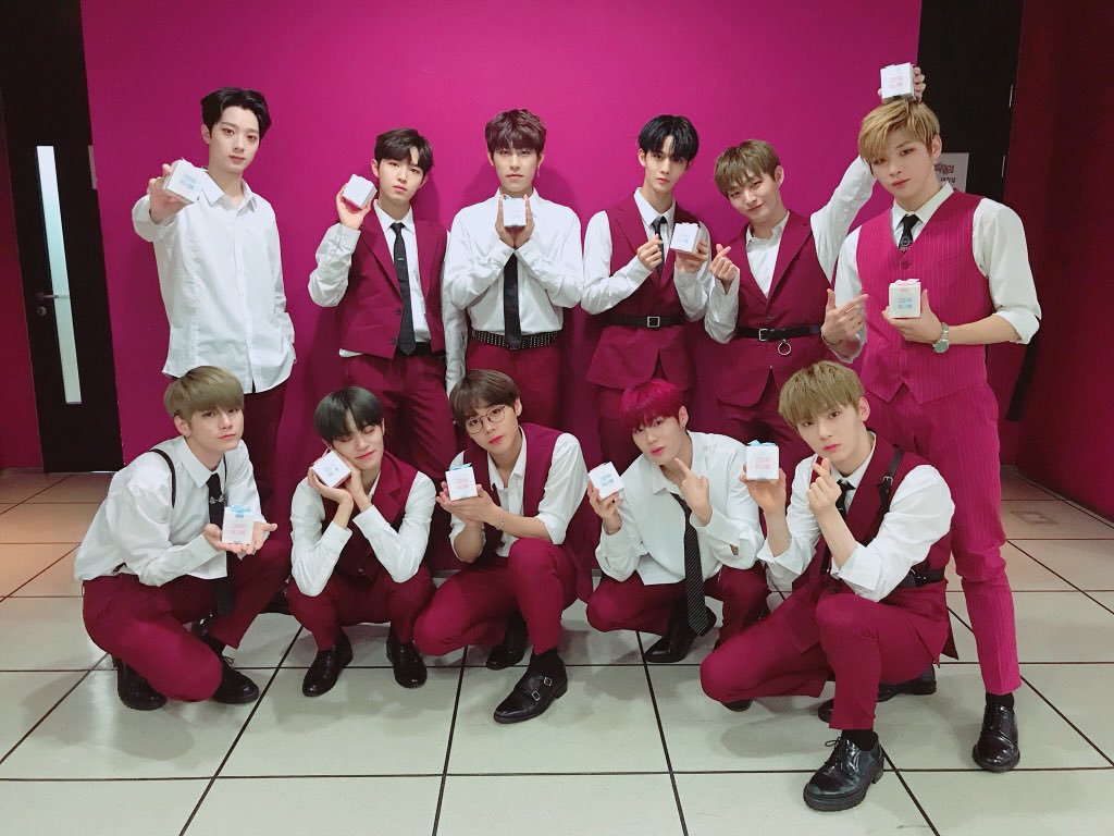 sweveniel's tweet photo. 180615 KBS' Music Bank #Light4thWin
🎵앵콜 https://t.co/pBqRVlcQto
180616 MBC's Music Core #Light5thWin
🎵앵콜 https://t.co/IBg6RDZfmo
180620 MBC PLUS' Show Champion #Light6thWin
180622 KBS' Music Bank #Light7thWin https://t.co/sIWYzd6KsY
