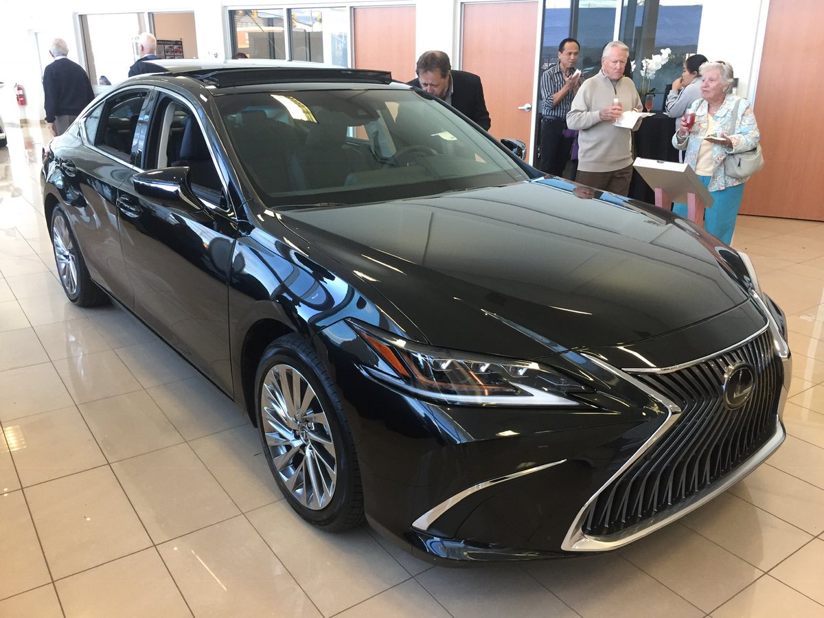 BBQing's tweet photo. We were lucky to take part in a first class event hosted by Tony Graham Lexus. Delicious food and amazing customers made for a wonderful evening to launch the 2019 Lexus ES. Thanks to Canapés Catering and Q-Stooges BBQ. 👍🔥@TonyGrahamAuto https://t.co/yZjPms1PCd