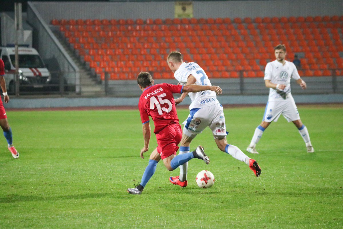 SmolevichiFC's tweet photo. Хорошо комбинируем и проходим к воротам соперника. Сейчас подачу делал Васьков, но мяч немного не долетел до Луцевича https://t.co/K6lSEBxJoF