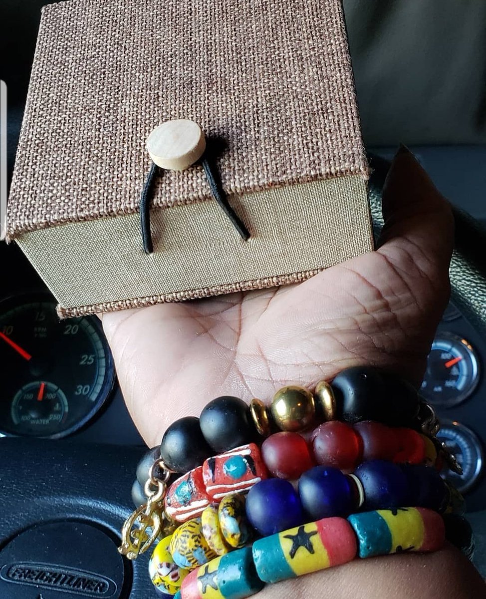 kukua_willocks's tweet photo. Customer service day.
#willocksd #kukuawillocks
Thank you
#Affordable #localbeads #kukuawillocks #handmade #madeforher #Ghanaians #African #Buyme #gift https://t.co/SUP9XK1hCz