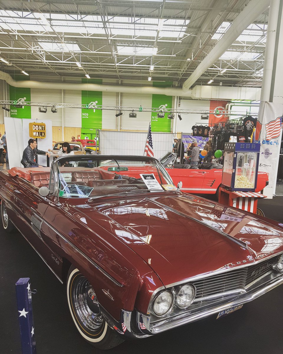 SalonAutomedon's tweet photo. Deuxième jour du Salon #Automédon, les festivités continuent jusqu'à ce soir 🎉 Ne loupez pas les bolides de #JohnnyHallyday et d'autres merveilles. Rejoignez-nous📍Parc des Expositions de Paris Le Bourget #voituredecollection  #classiccars https://t.co/FKxeM7rK51