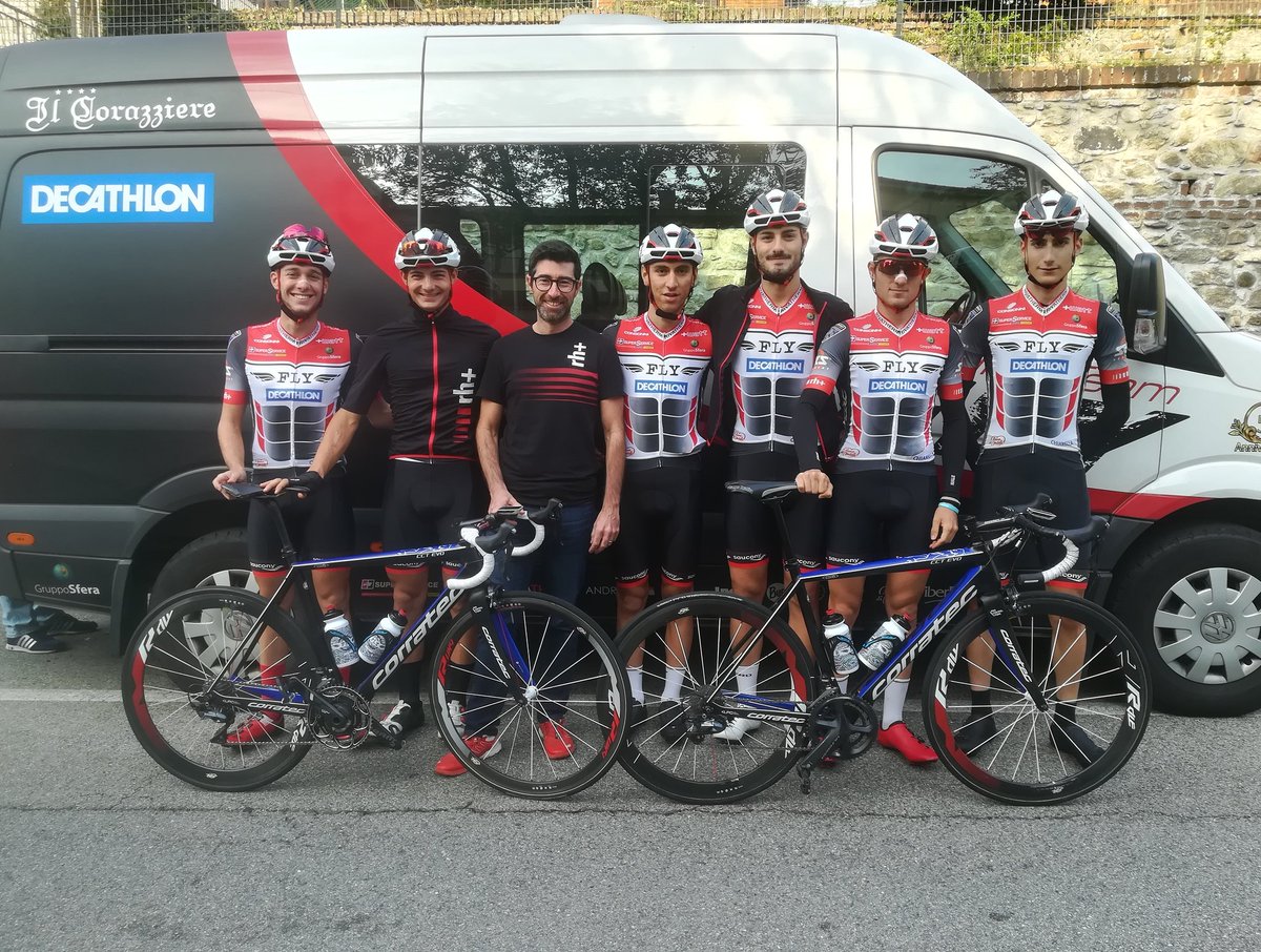 FLYCyclingTeam's tweet photo. Ready for 62° GP Somma! 😎
#FlyCyclingTeam #FlyCyclingTeam2018 #cycleunit #rhthelookofsport #CyclingRace https://t.co/tIe3M9XrH7