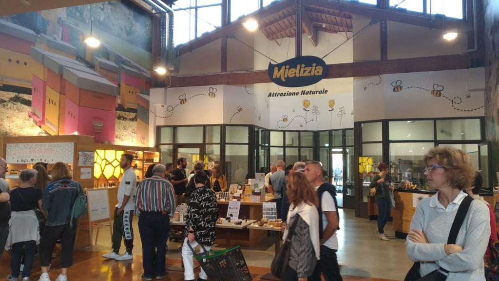 Mielizia_Conapi's tweet image. Oggi a @eatalyworld presentazione della mostra di Altan e merenda con noi di Mielizia! #miele #composte