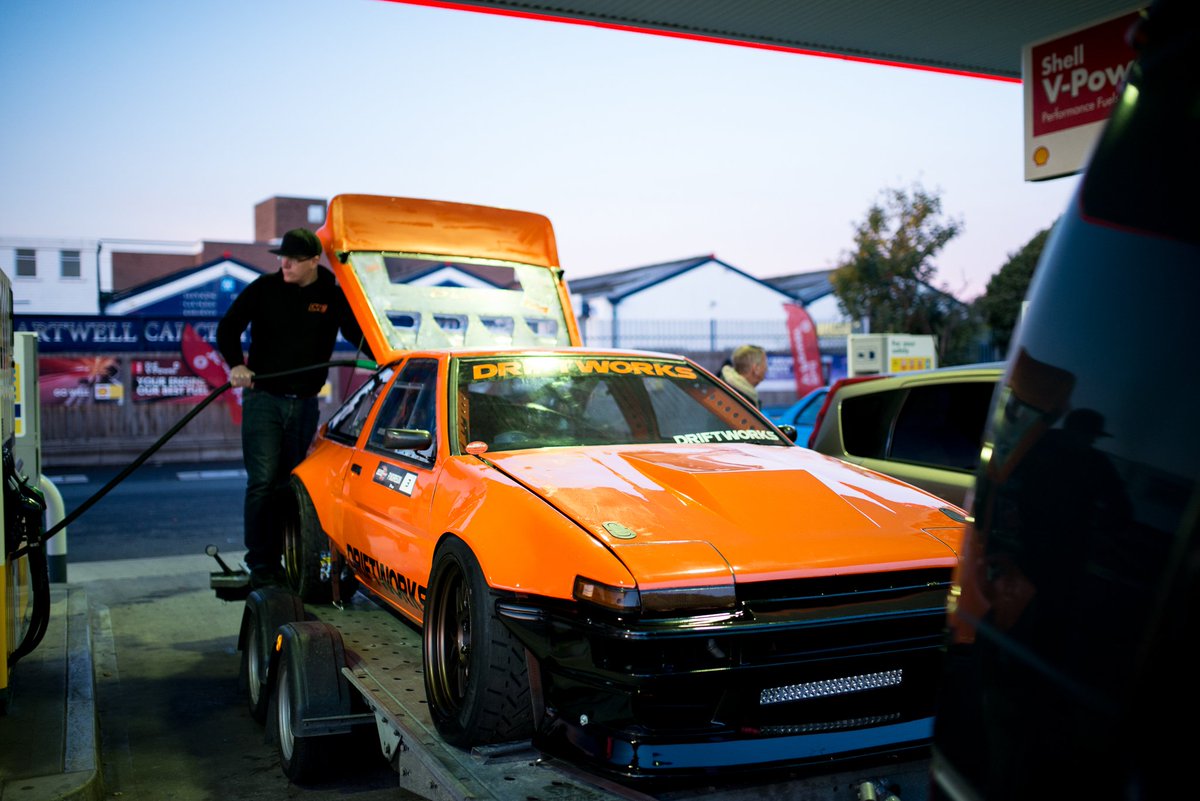 driftworks's tweet photo. Early Morning Drinking. #DW86 #Driftworks #HSD #CS2 #LSX @workwheelsjapan @dynotorque @JenveyDynamics #Skyinsurance @PhilMorrisonDW https://t.co/07sqwByrn7