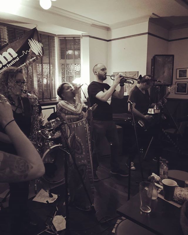 BossMagnetBand's tweet photo. We brought the funk, you brought the soul. Many thanks for letting us get involved @oxjambeeston until next time!
.
.
.
#bossmagnet #oxjam #oxjambeeston #ukpowerfunk #ukfunk #altfunk #nottinghamfunk #funk #funkfordays #soul #jazz #rock #funkrock #progroc… https://t.co/QwlXdOvbH2 https://t.co/K2U4CS109h