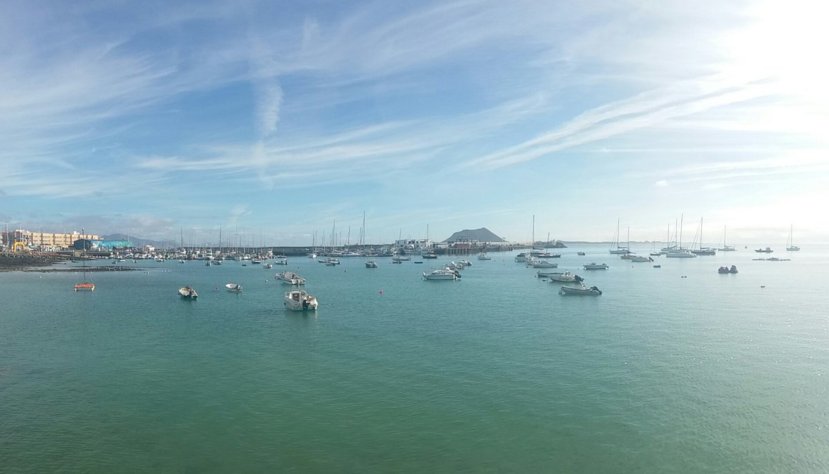 juditvegavet's tweet photo. Hoy toca acompañar en la XX Travesía a nado Isla de Lobos-Fuerteventura.
#OpenWaterSeries #AguasAbiertas https://t.co/9vKyhAPc5f