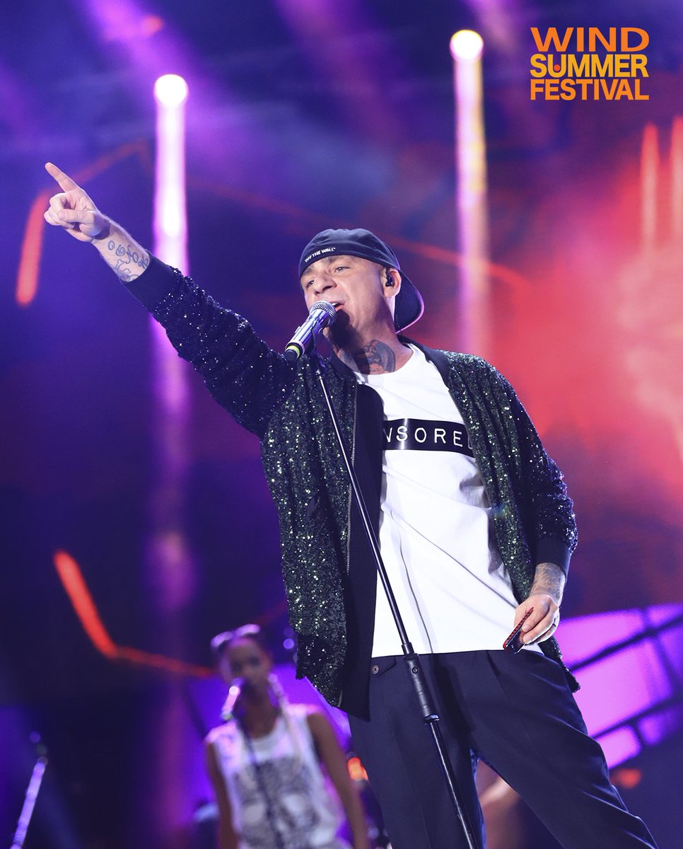 SummerFestival's tweet photo. "Sveglia suona, buco in pancia, scendo moda radio…” avete capito di quale canzone di @jaxofficial stiamo parlando? ➡ https://t.co/RnBAdkm0kH https://t.co/eaS4kQHG5Y